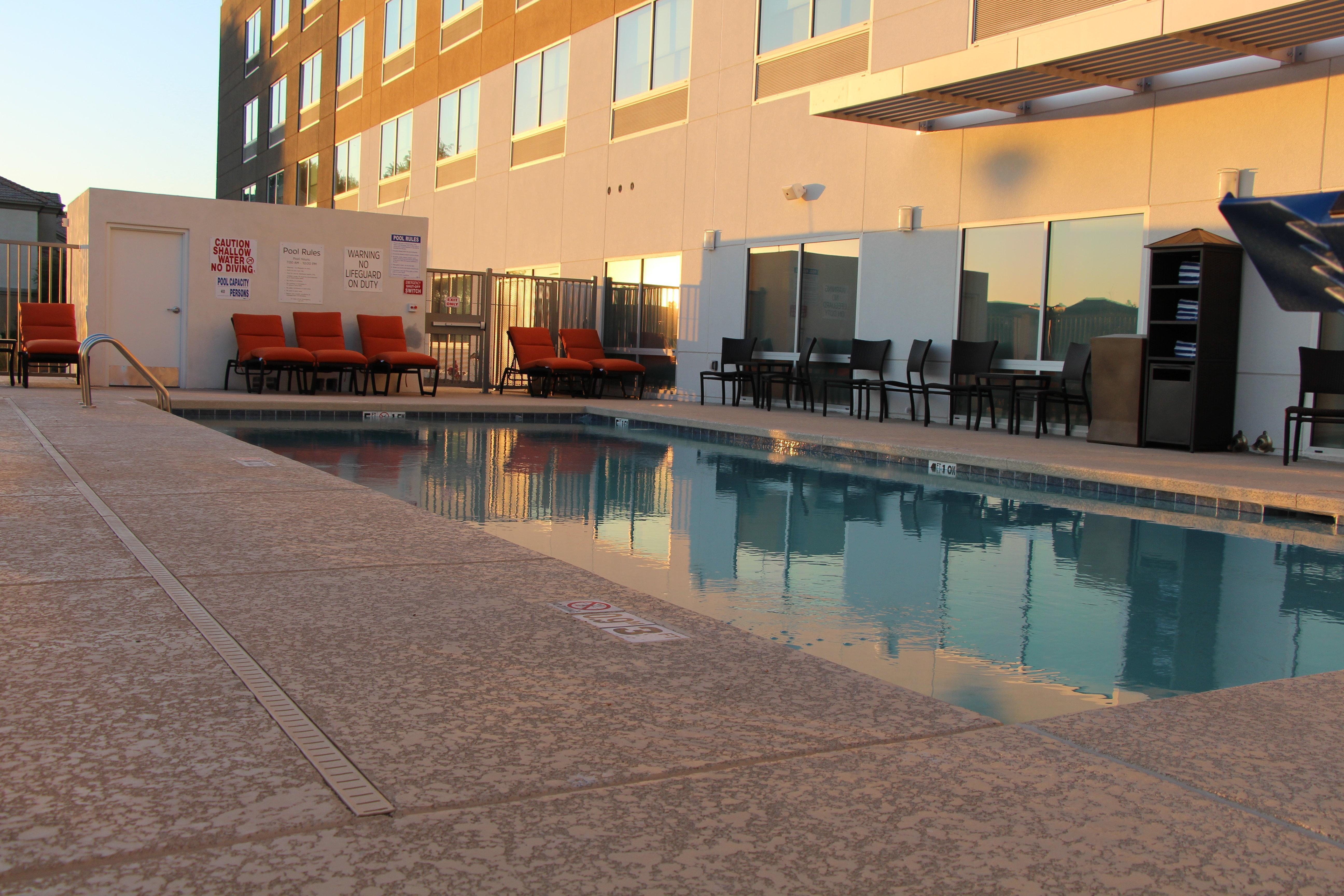 Holiday Inn Express & Suites - Phoenix - Airport North By Ihg Екстериор снимка