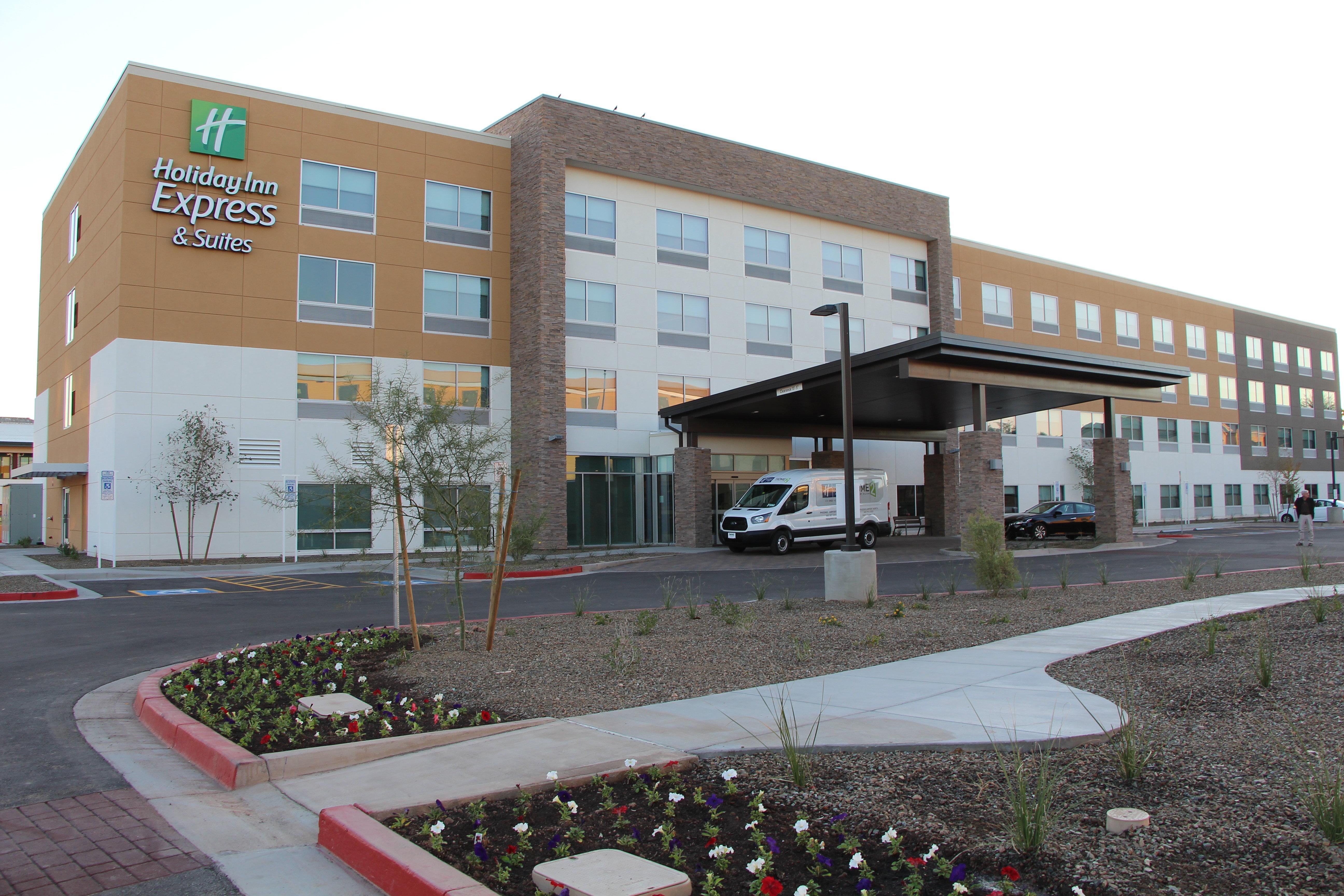 Holiday Inn Express & Suites - Phoenix - Airport North By Ihg Екстериор снимка